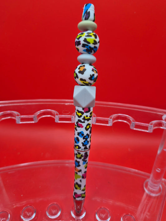 Animal print focal pen
